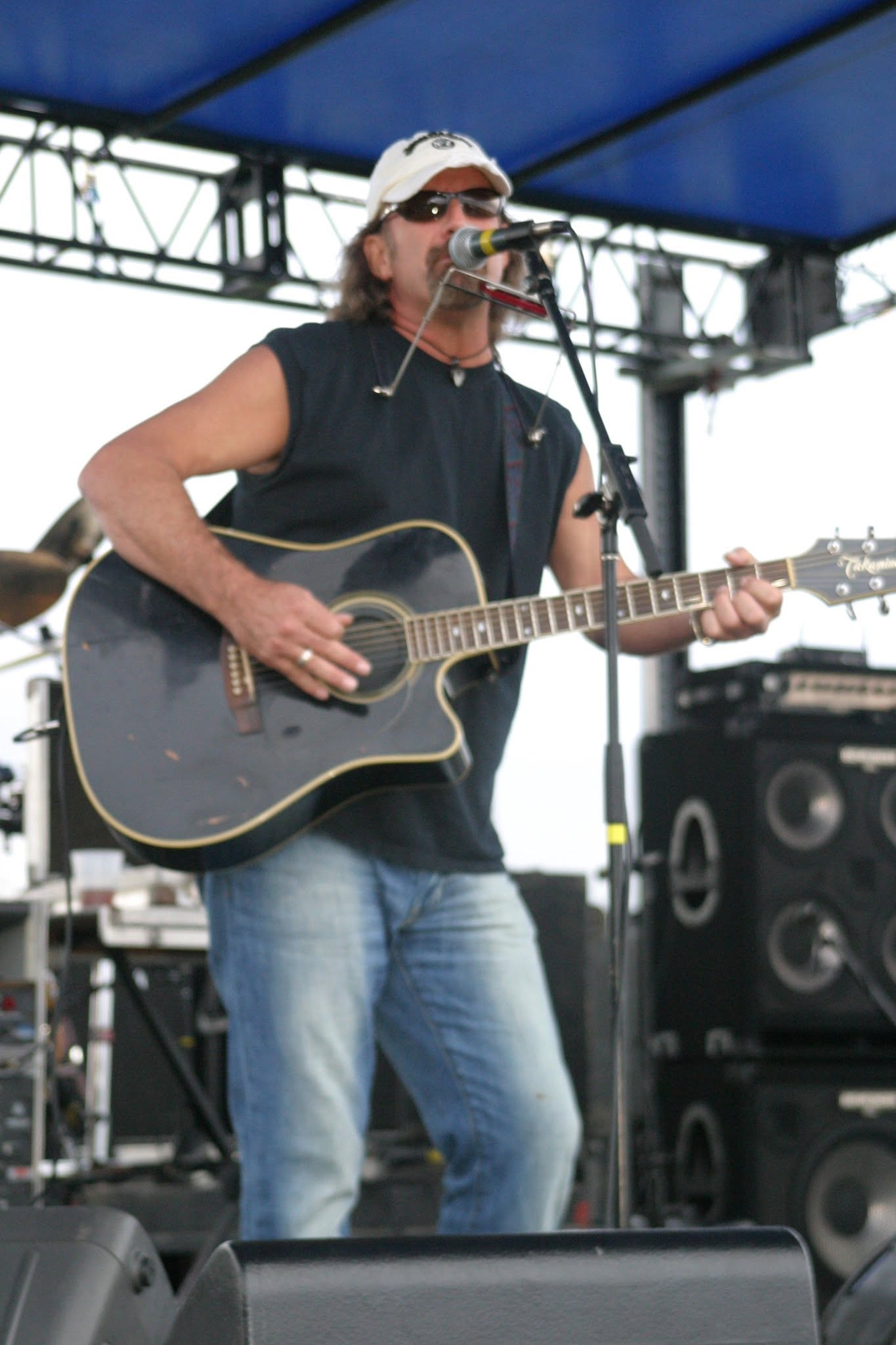 2006 Chick-N-Wing Festival — guitarist performing acoustic set on outdoor stage