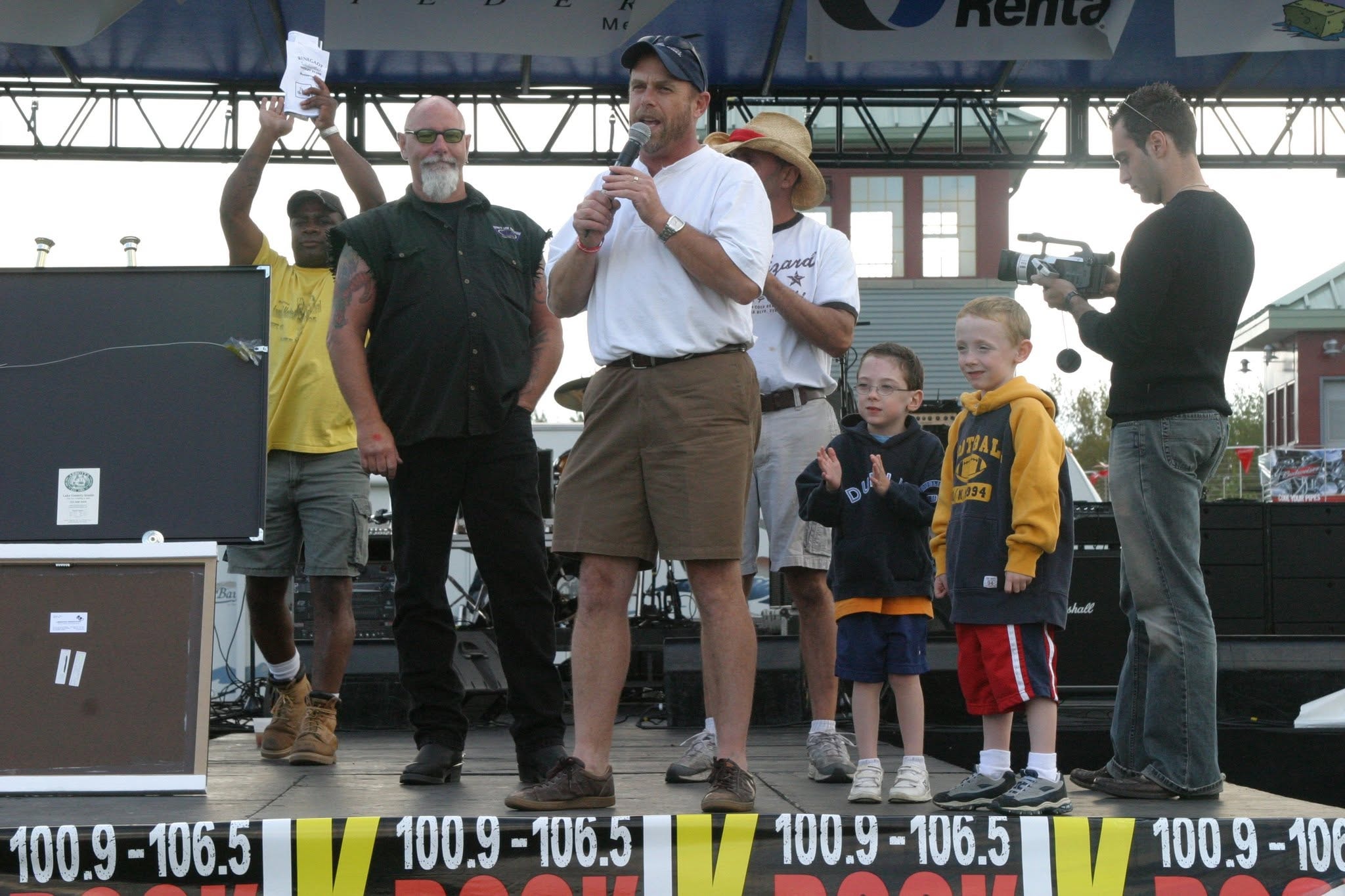 2006 Chick-N-Wing Festival — Al Miller and crew on K-Rock 100.9 stage with children during award presentation