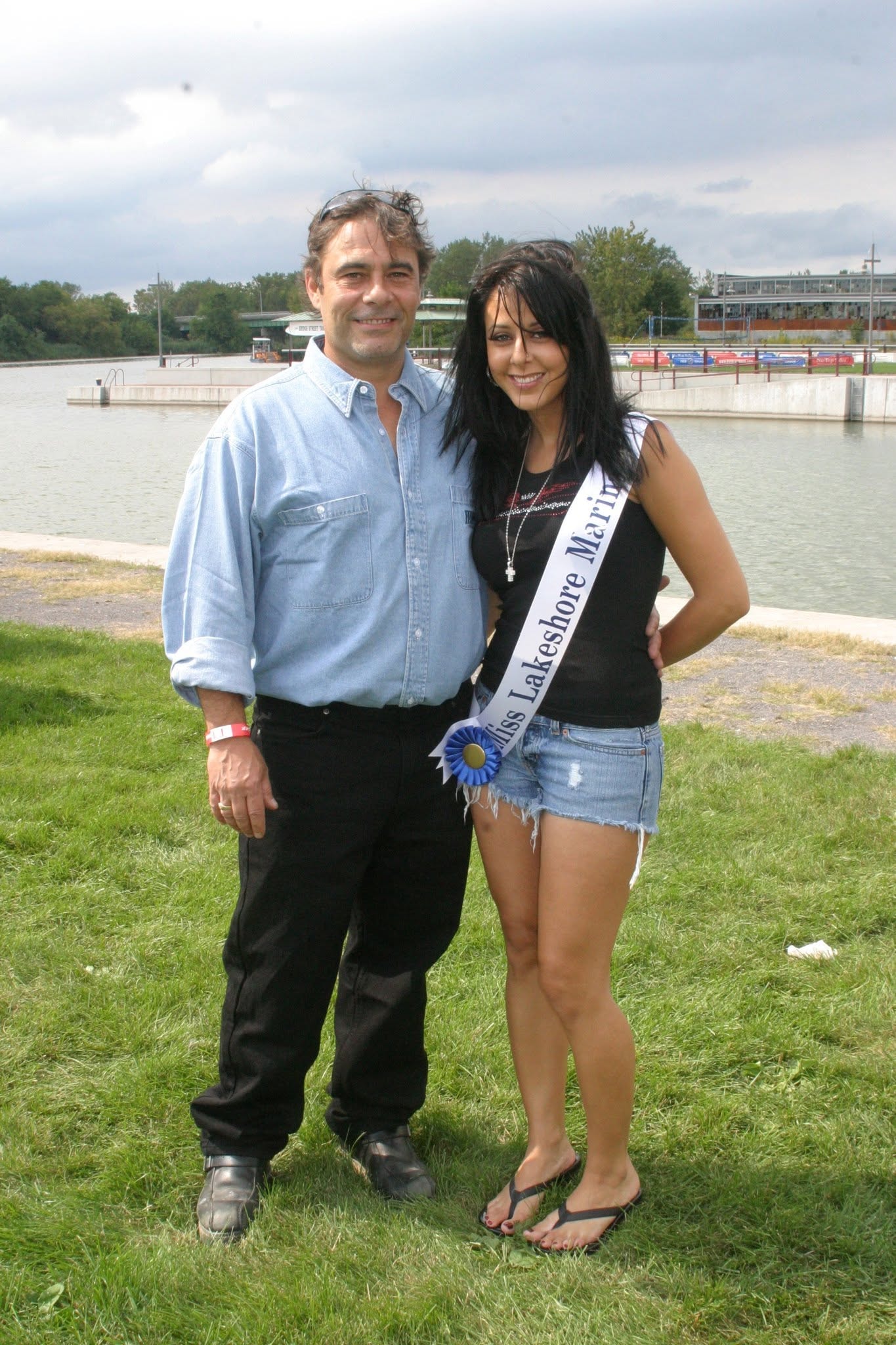 2006 Chick-N-Wing Festival — man posing with Miss Lakeshore Marina contestant at Inner Harbor waterfront