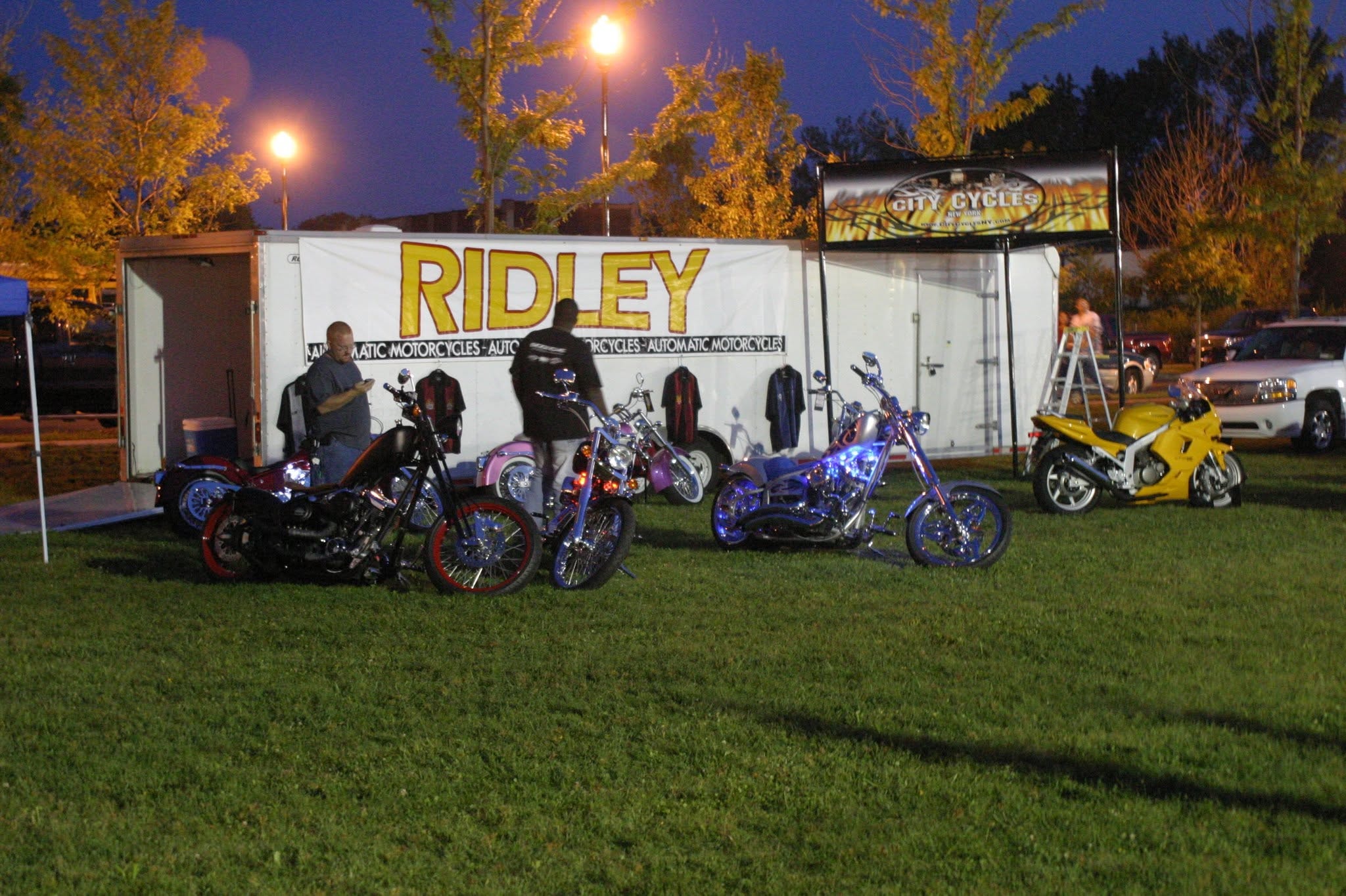 2008 Chick-N-Wing Festival — Ridley Automatic Motorcycles and City Cycles display at night
