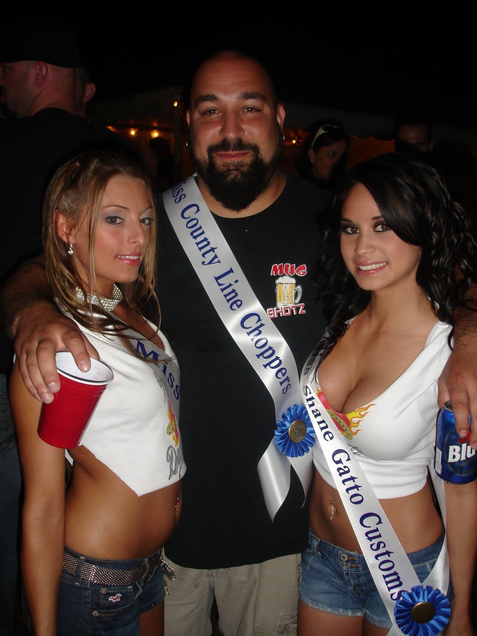 2008 Chick-N-Wing Festival — Miss County Line Choppers and Shane Gatto Customs queens with Mug Shotz winner