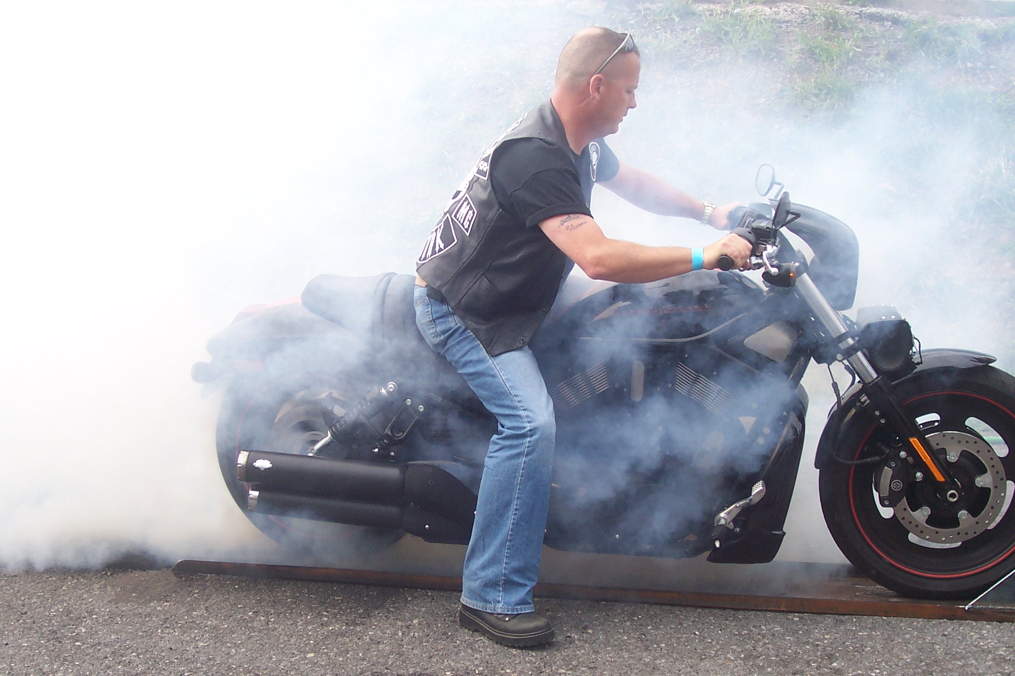 Higie's Iron Horse Saloon Summer BBQ Series — V-Rod burnout smoke