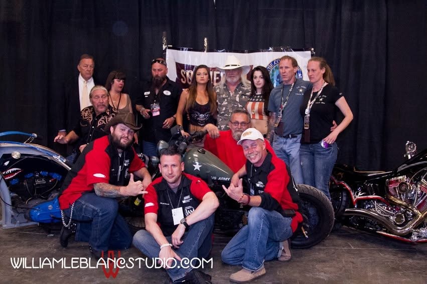 Pearl Street Jam — group photo with motorcycles and event crew