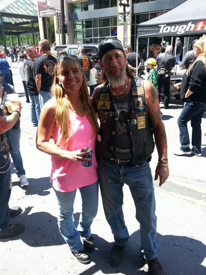 Pearl Street Jam — couple posing on Pearl Street at the event