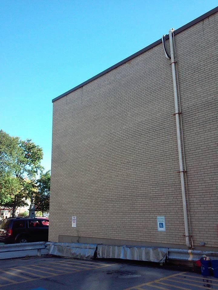 The blank brick wall at 420 E. Genesee St., Downtown Syracuse — before work began