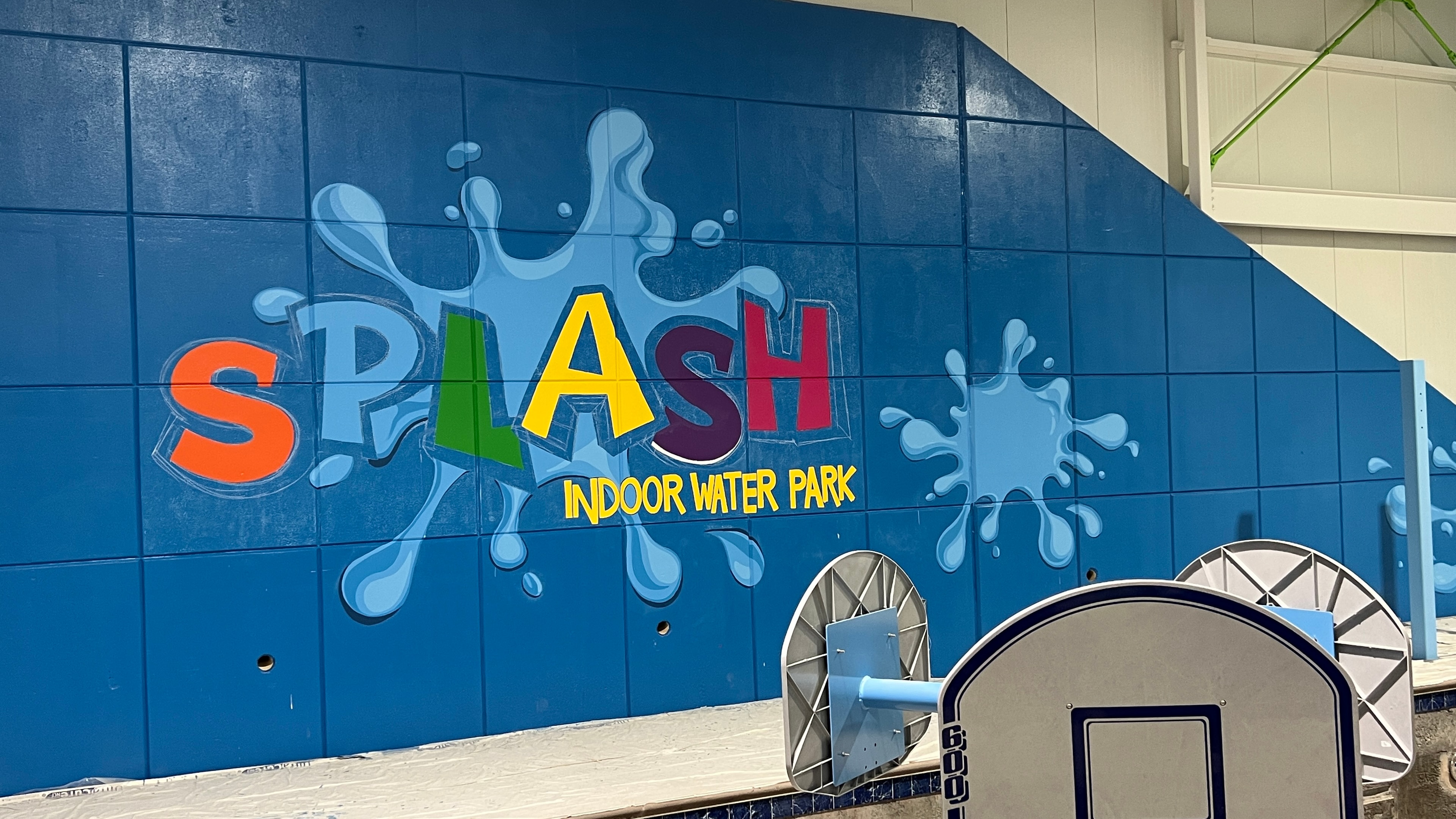 Completed Splash Indoor Water Park mural — final view with full color lettering and splash graphics