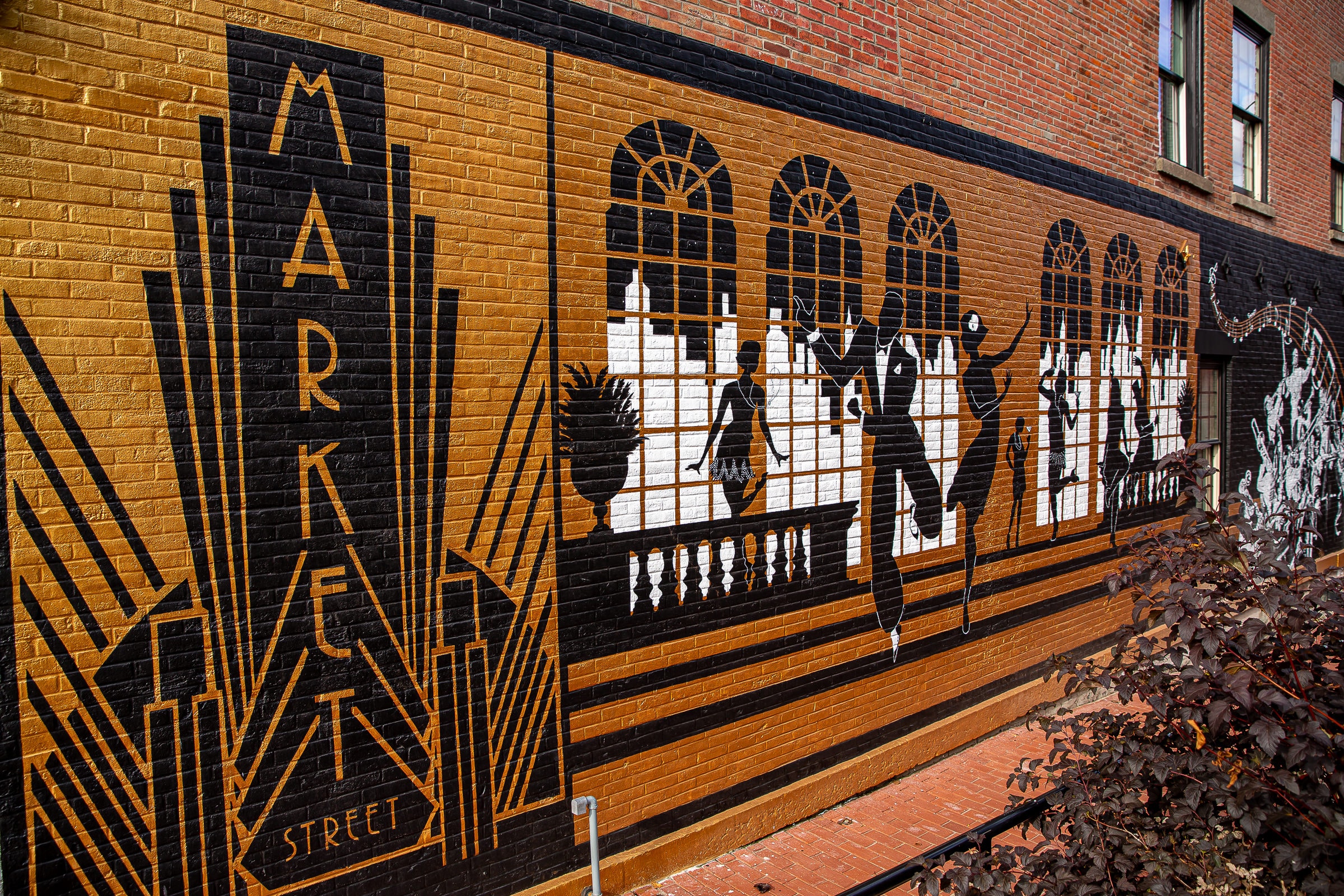 Market Street art deco mural — wide view